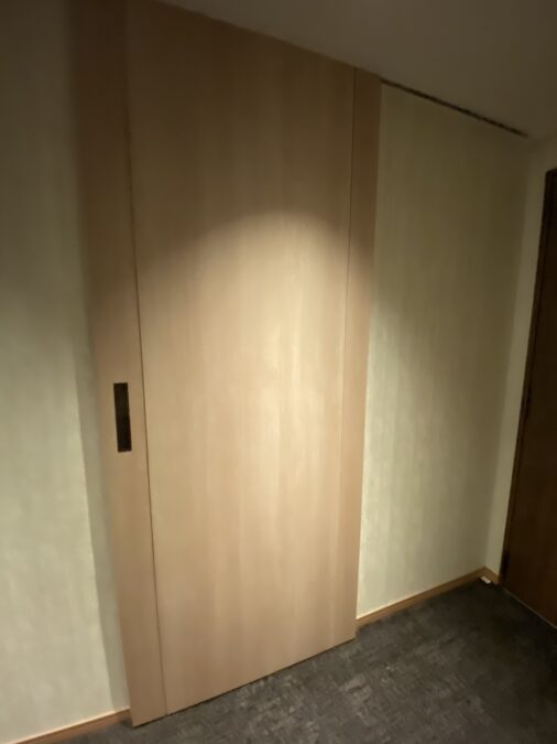 ホテルエミオン京都客室スタンダードフォース、洗面扉