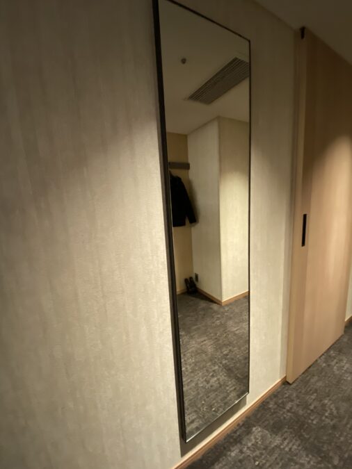 ホテルエミオン京都客室スタンダードフォース、姿見
